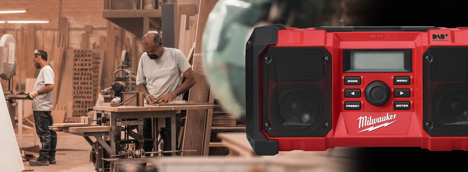 4 slider image milwaukee radio min L 4 slider image milwaukee radio min L