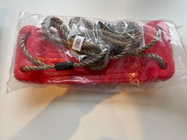 \\Server\Gdaten\Logic Artikelfotos\Joda Jorkisch\Schaukel rot.jpg
